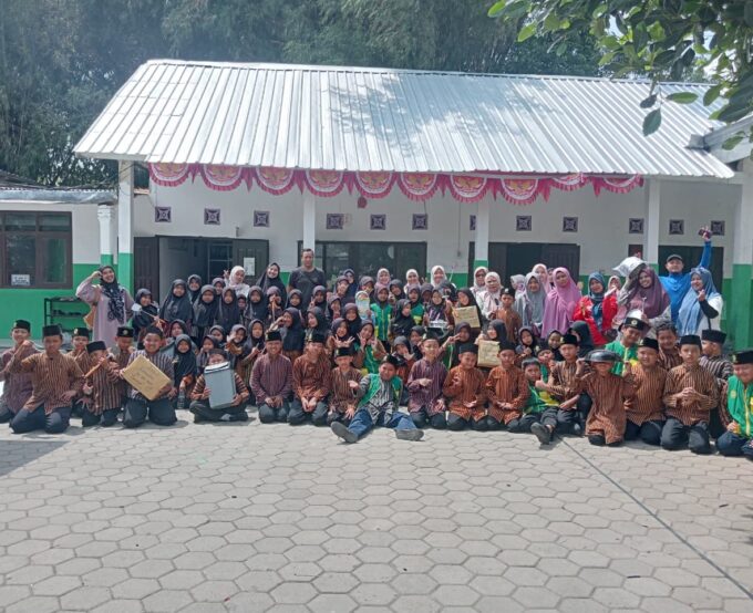 Rayakan Kemerdekaan, Satukan Wali murid