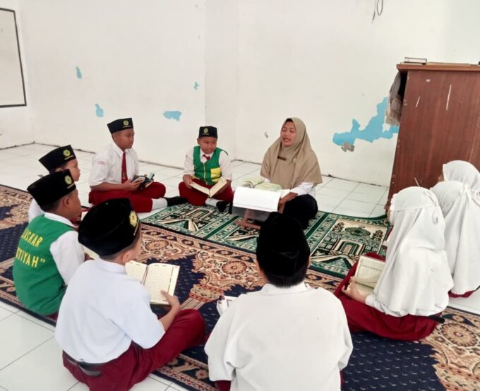 Reciting The Quran Or Tilawati SD 'Aisyiyah 1 Plemahan