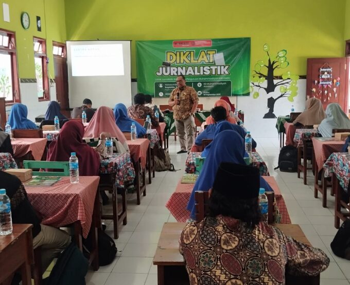 Menjadi Jurnalis Andal: Kuasai teknik menulis yang akurat