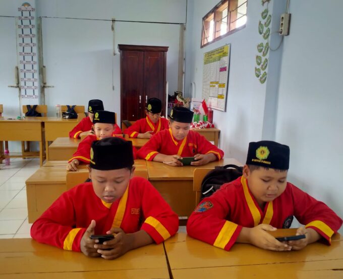 SD 'Aisyiyah 1 Plemahan Mengikuti Olimpiade Sains Oline yang diselenggarakan Oleh Pendidikan Generasi Berprestasi (DIGNITI).