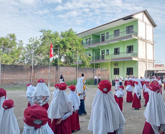 Upacara Bendera Hari Senin, 8 September 2025 SD 'Aisyiyah 1 Plemahan