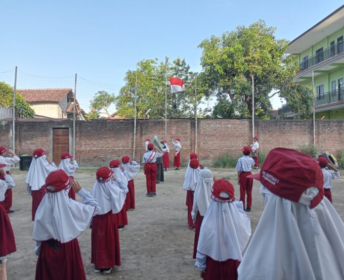 Upacara Bendera Hari Senin, 15 September 2025 SD 'Aisyiyah 1 Plemahan